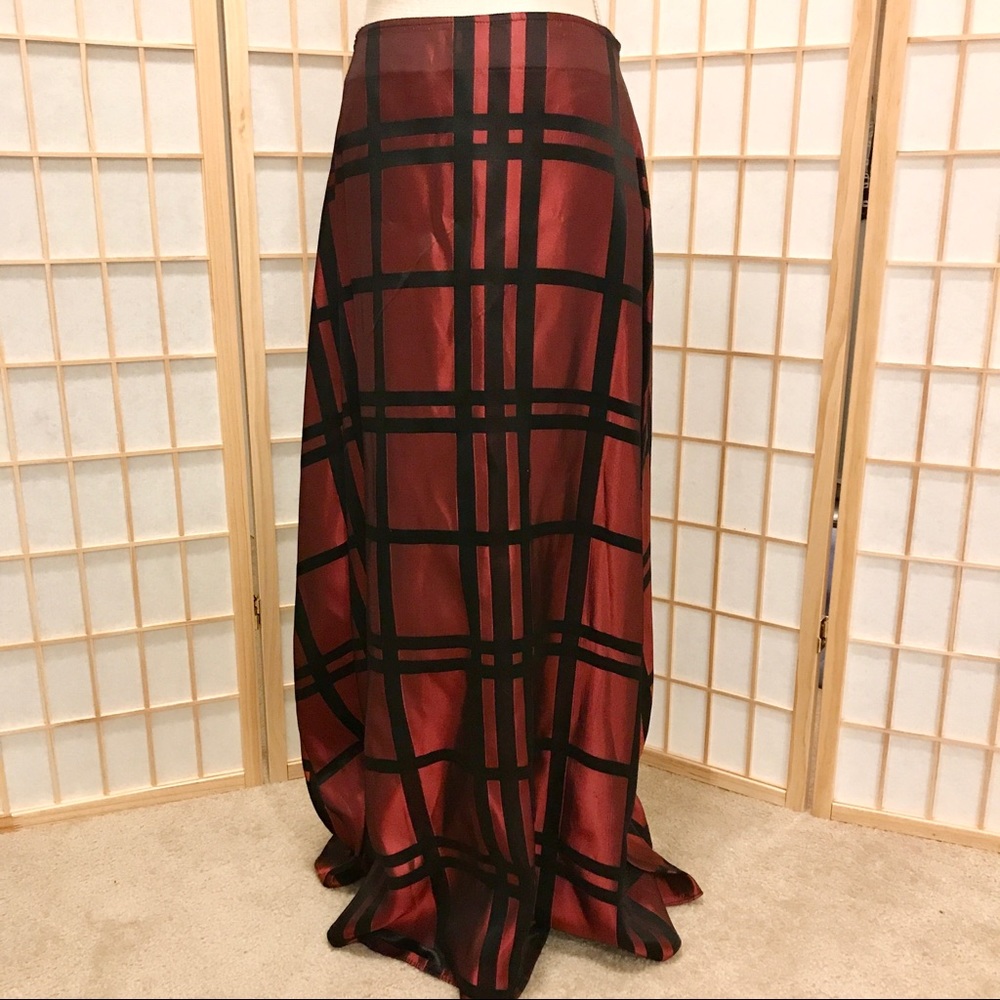 D22_JS COLLECTION. Crimson red/black plaid maxi skirt - Picture 3 of 12